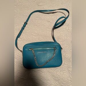 Pretty crossbody !! Used once.